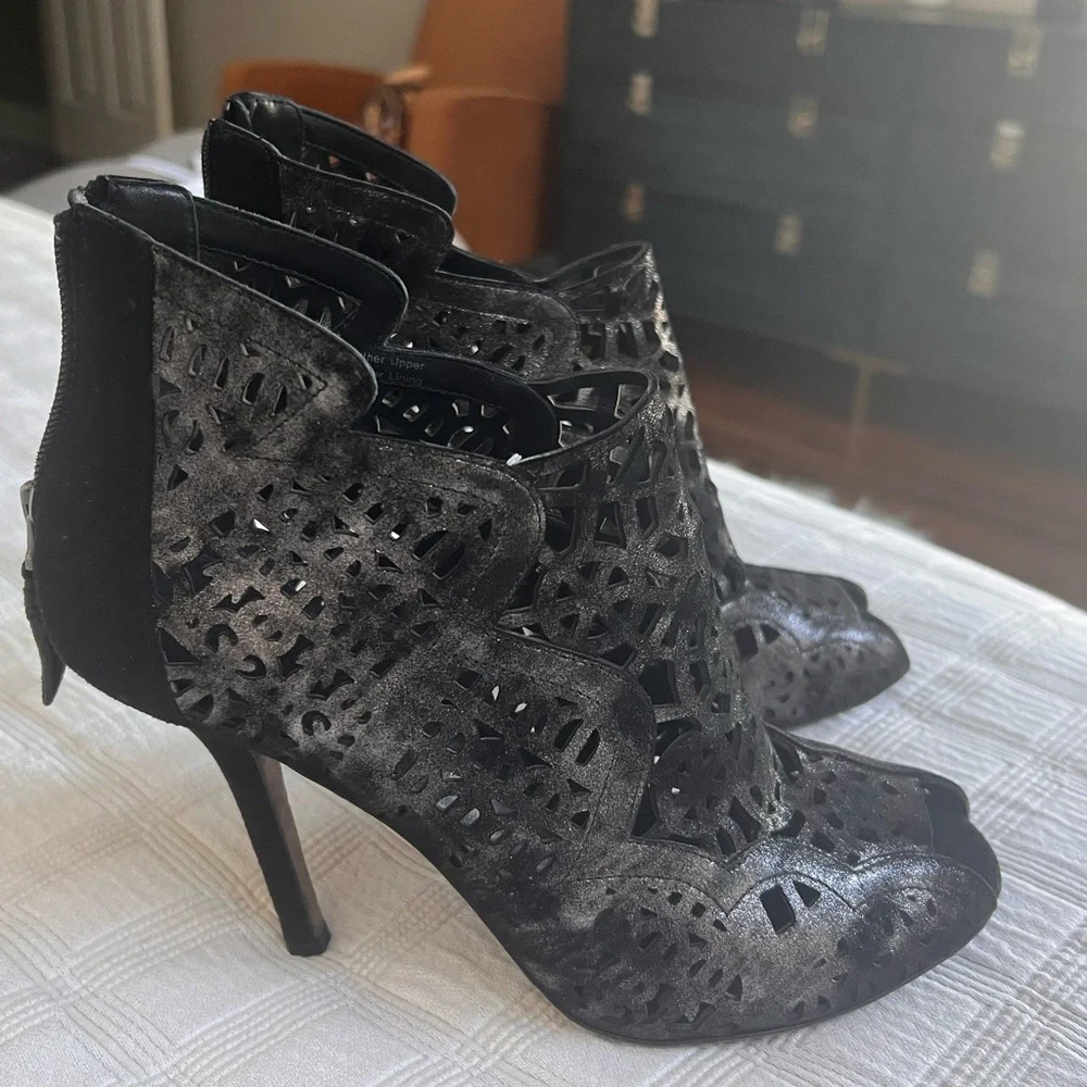 Vera Wang Black Laser-Cut Heels - Picture 3 of 4